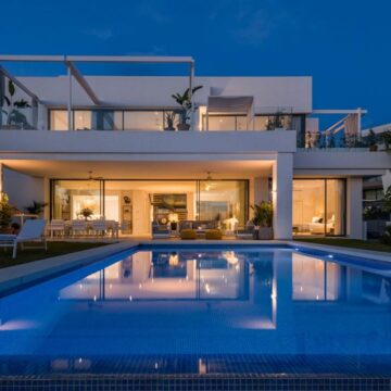 Spectacular Villa is Situated in One of the Most Desirable Frontline Golf Area of Cabopino, Marbella Picture 6