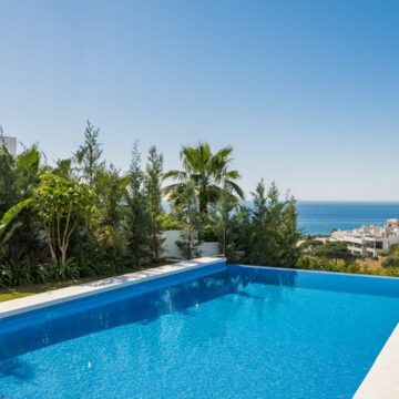 Spectacular Villa is Situated in One of the Most Desirable Frontline Golf Area of Cabopino, Marbella Picture 24