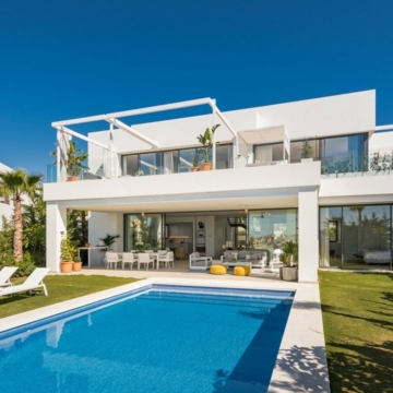 Spectacular Villa is Situated in One of the Most Desirable Frontline Golf Area of Cabopino, Marbella Picture 0