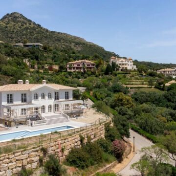 Villa in an Exclusive Location – Marbella Club Golf Resort in Benahavis Picture 2