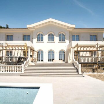 Villa in an Exclusive Location – Marbella Club Golf Resort in Benahavis Picture 0