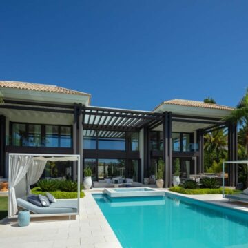 Frontline Golf Mansion in One of Marbella’s Most Exclusive Residential Communities, La Cerquilla in Nueva Andalucia Picture 2