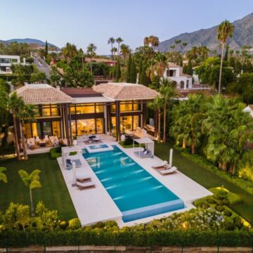 Frontline Golf Mansion in One of Marbella’s Most Exclusive Residential Communities, La Cerquilla in Nueva Andalucia Picture 1