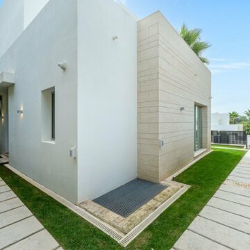 Luxury Villa in the Luxury Urbanization of La Finca in Río Real, One of the Best Areas of Marbella Picture 2
