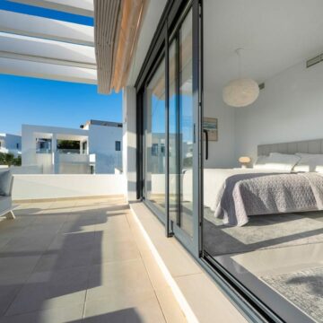 Stunning Duplex Penthouse with Remarkable Views in Atalaya, Benahavis Picture 12