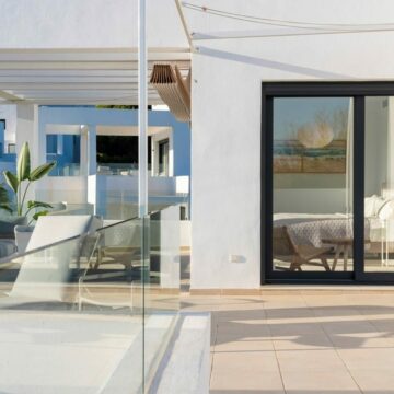 Stunning Duplex Penthouse with Remarkable Views in Atalaya, Benahavis Picture 14