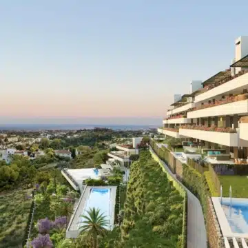 New luxury 3 bedroom ground floor apartment with large terrace, garden and pool in Tiara, La Quinta Benahavís Picture