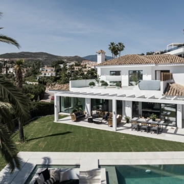 Sophisticated Scandinavian Key Ready Villa in the prime location of Nueva Andalucia, Marbella Picture