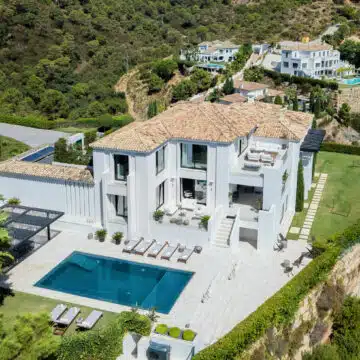 Spectacular family residence with amazing sea views situated in the prestigious hillside of El Madroñal Benahavis Picture 30