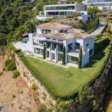 Spectacular family residence with amazing sea views situated in the prestigious hillside of El Madroñal Benahavis Picture 31