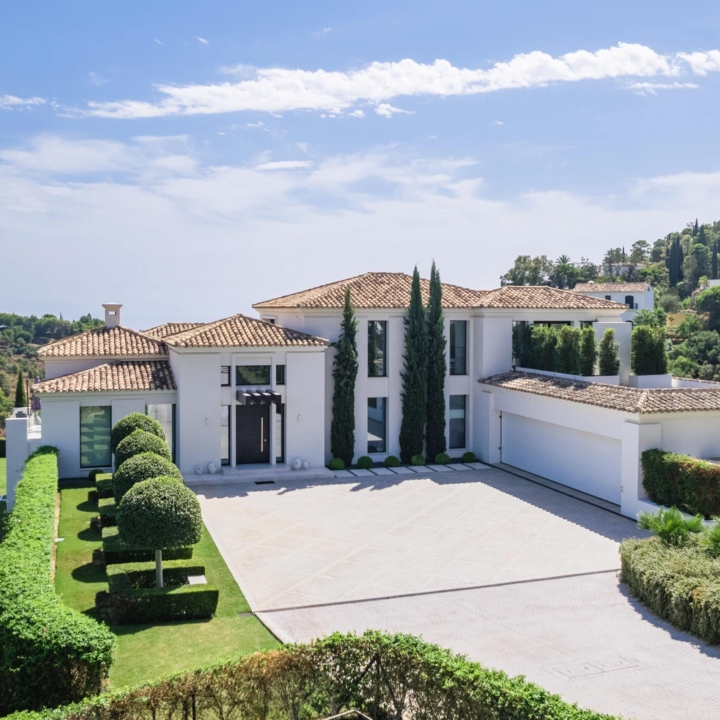 Spectacular family residence with amazing sea views situated in the prestigious hillside of El Madroñal Benahavis Picture