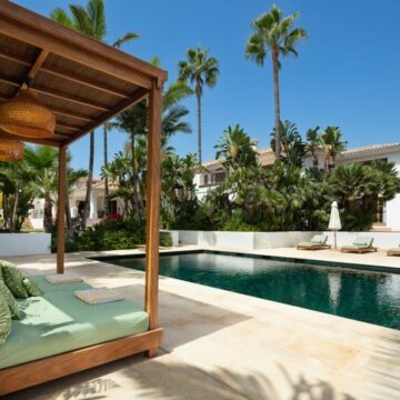 Authentic Spanish Estate Located in one of the Most Sought After, High- end Beachside Areas on The Golden Mile of Marbella Picture 14