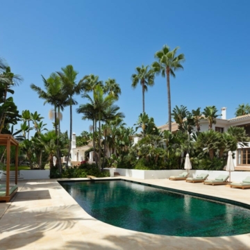 Authentic Spanish Estate Located in one of the Most Sought After, High- end Beachside Areas on The Golden Mile of Marbella Picture 1