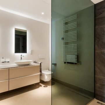 Fully Renovated Modern Apartment in the High-end Resort Complex of Bahía del Velerín, Estepona Picture 22