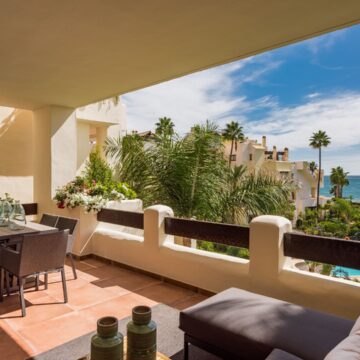 Fully Renovated Modern Apartment in the High-end Resort Complex of Bahía del Velerín, Estepona Picture 1