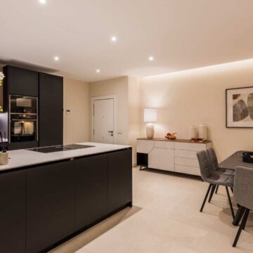 Fully Renovated Modern Apartment in the High-end Resort Complex of Bahía del Velerín, Estepona Picture 31