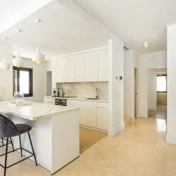 Exquisite Moved-in-Ready Villa in Cortijo Blanco, Puerto banus Picture 6