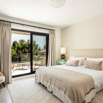 Exquisite Moved-in-Ready Villa in Cortijo Blanco, Puerto banus Picture 1
