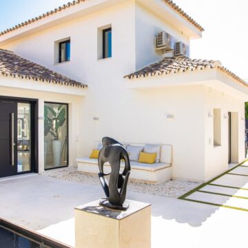 Exquisite Moved-in-Ready Villa in Cortijo Blanco, Puerto banus Picture 11