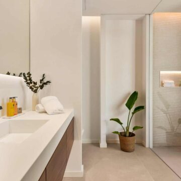 Elegant Luxury Villa designed by a famous Architect in El Paraiso, Estepona Picture 22
