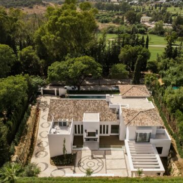 Elegant Luxury Villa designed by a famous Architect in El Paraiso, Estepona Picture 42
