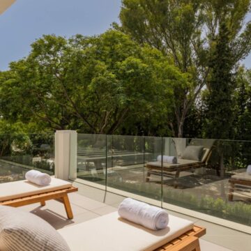 Elegant Luxury Villa designed by a famous Architect in El Paraiso, Estepona Picture 16