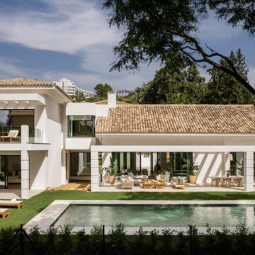 Elegant Luxury Villa designed by a famous Architect in El Paraiso, Estepona Picture 8
