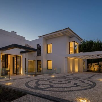 Elegant Luxury Villa designed by a famous Architect in El Paraiso, Estepona Picture 41