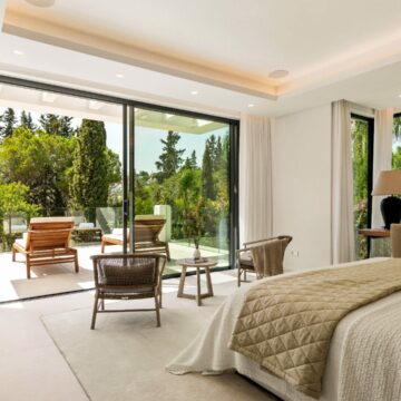 Elegant Luxury Villa designed by a famous Architect in El Paraiso, Estepona Picture 15