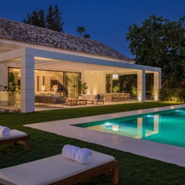 Elegant Luxury Villa designed by a famous Architect in El Paraiso, Estepona Picture 34