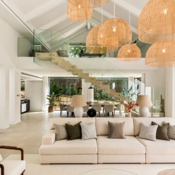 Elegant Luxury Villa designed by a famous Architect in El Paraiso, Estepona Picture 2