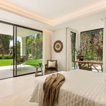 Elegant Luxury Villa designed by a famous Architect in El Paraiso, Estepona Picture 17