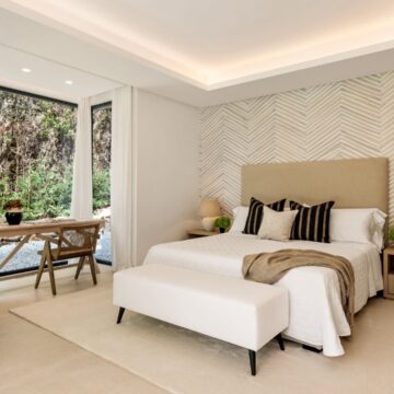 Elegant Luxury Villa designed by a famous Architect in El Paraiso, Estepona Picture 19