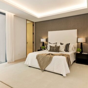 Elegant Luxury Villa designed by a famous Architect in El Paraiso, Estepona Picture 20