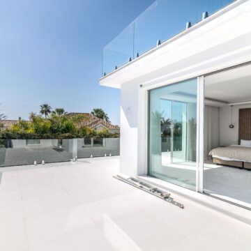 Magnificent 8-bedroom luxurious villa near renowned Puerto Banus, Nueva Andalucia, Marbella Picture 6