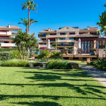 Elegant and Modern Frontline Beach Apartment in an Exclusive Development of Costalita del Mar Estepona Picture 3