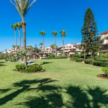 Elegant and Modern Frontline Beach Apartment in an Exclusive Development of Costalita del Mar Estepona Picture 8