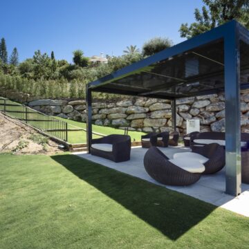 Well Equipped Family Mansion With Its Own Padel Court, Indoor Pool And Sea Views in Benahavis Picture 28