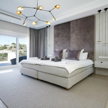 Well Equipped Family Mansion With Its Own Padel Court, Indoor Pool And Sea Views in Benahavis Picture 14