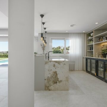 Well Equipped Family Mansion With Its Own Padel Court, Indoor Pool And Sea Views in Benahavis Picture 11