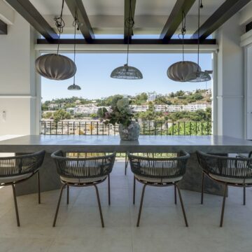 Well Equipped Family Mansion With Its Own Padel Court, Indoor Pool And Sea Views in Benahavis Picture 25
