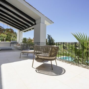 Well Equipped Family Mansion With Its Own Padel Court, Indoor Pool And Sea Views in Benahavis Picture 26