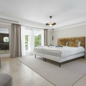 Well Equipped Family Mansion With Its Own Padel Court, Indoor Pool And Sea Views in Benahavis Picture 18