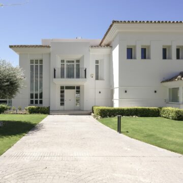 Well Equipped Family Mansion With Its Own Padel Court, Indoor Pool And Sea Views in Benahavis Picture 4