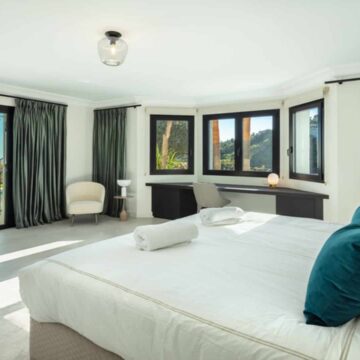Exceptional Andalusian Mansion with Remarkable Scenery Sitting on the Summit of El Madronal, Benahavis Picture 20