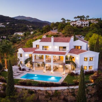Exceptional Andalusian Mansion with Remarkable Scenery Sitting on the Summit of El Madronal, Benahavis Picture 1