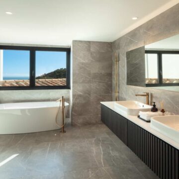 Exceptional Andalusian Mansion with Remarkable Scenery Sitting on the Summit of El Madronal, Benahavis Picture 11