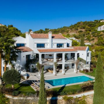 Exceptional Andalusian Mansion with Remarkable Scenery Sitting on the Summit of El Madronal, Benahavis Picture 5