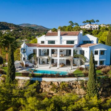 Exceptional Andalusian Mansion with Remarkable Scenery Sitting on the Summit of El Madronal, Benahavis Picture 4