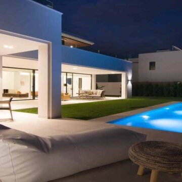 Exceptionally Modern Beachside Villa located in the Exclusive Neighbourhood of Casasola, Estepona Picture 1